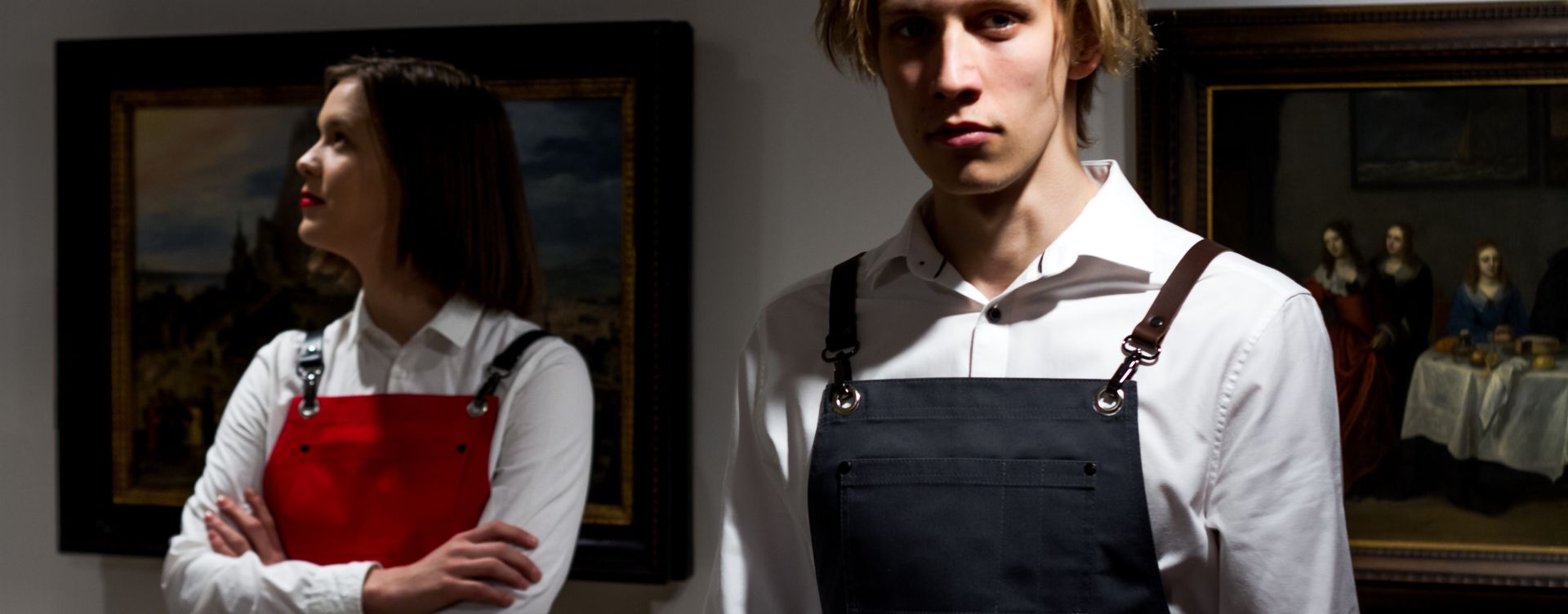 APRONS WITH MANY VARIANTS AND ACCESSORIES